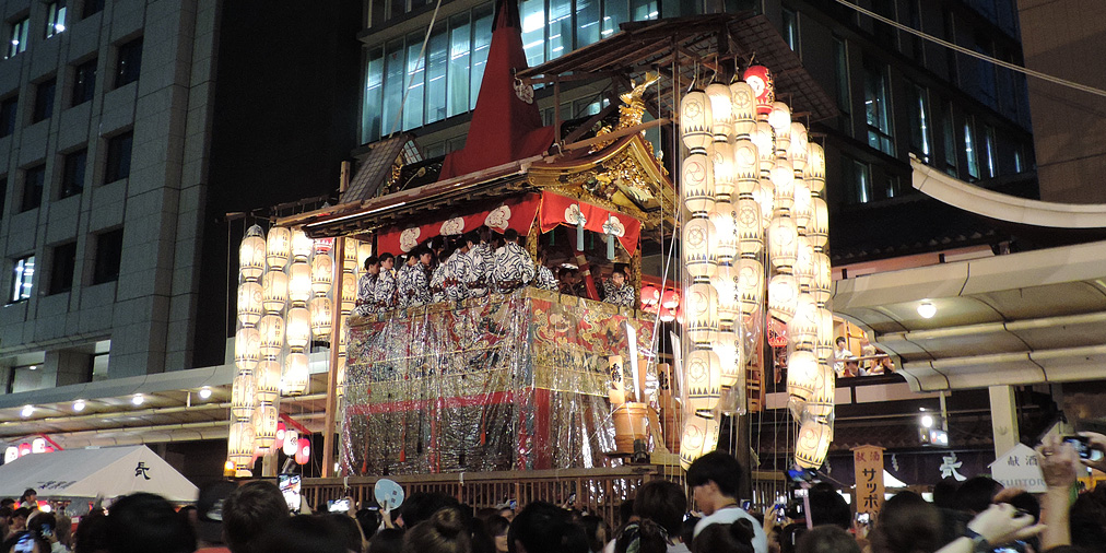 Float at night
